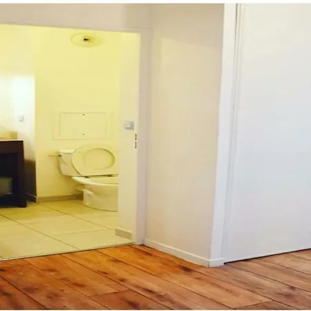 A 1 Kilometre De Disneyland Paris