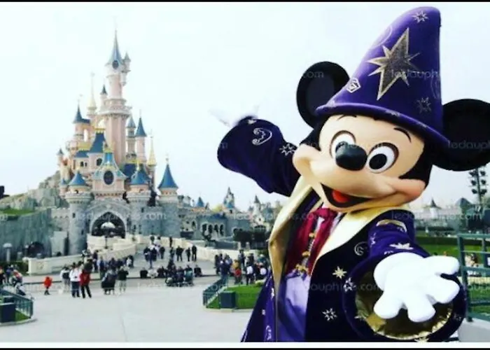 A 1 Kilometre De Disneyland Paris